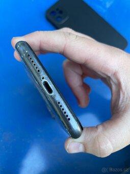 iPhone 11 - 9