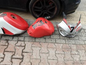 Díly Yamaha R1 R6 yzf 750 yzf 1000/ kapoty nadrž plasty atd. - 9