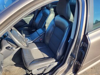 Volvo V70 2.4 D5 manuál - 9
