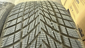 Zimní pneu Goodyear Ultragrip 235/35 R19 - zánovní - 9