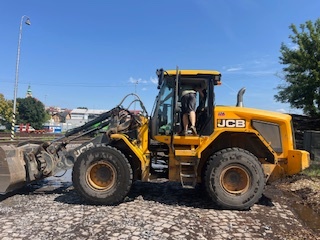Nakladač JCB 427 - 9