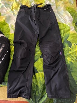 Bunda, kalhoty a boty - 9