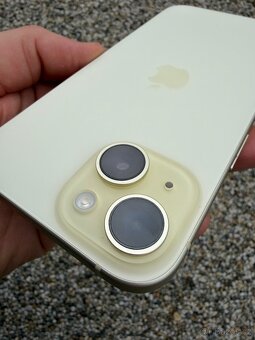 IPhone 15 - baterie 100% - 9