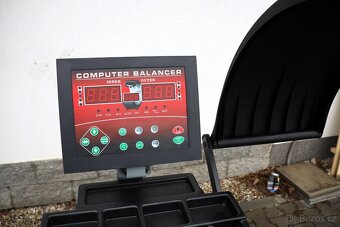 Vyvažovačka kol automatická, brzda, laser - 9