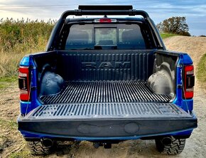 DODGE RAM 1500 5,7 HEMI BUILT TO SERVE 2023 - 9
