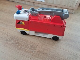 Hasičské auto se světelnými a zvukovými signály - 9