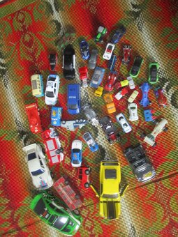 STARÉ HRAČKY-AUTÍČKA  ATD. - 9