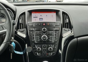 Opel Astra Sport Tourer Cosmo 1.4T LPG manuál 103 kw - 9