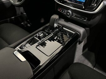 Volvo V90 Recharge T6 AWD Inscription mod 2022 - 9