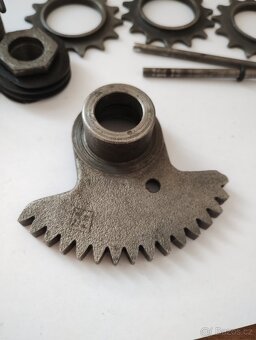 Prodám náhradní díly z motoru jawa 350 / 634 - 9