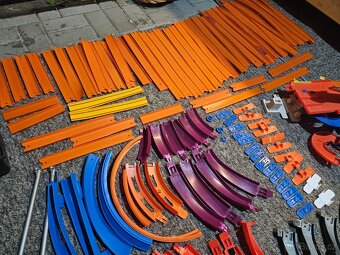 HOT WHEELS dráhy mix + unikátní díly - 9