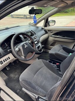 Mitsubishi Grandis - 9