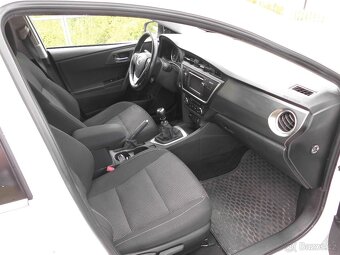 Toyota Auris COMBI- rv2013- 1.6 97kw- 112000km - 9