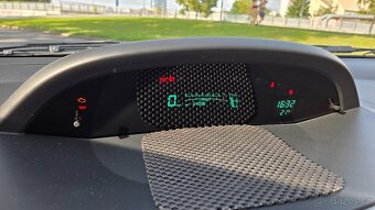 Toyota Yaris, 1.majitel, garáž.+kola, 4/2006, 64098km - 9