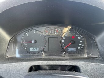 Volkswagen Transporter 1,9 TDI 63KW TAŽNÉ PNEU 6 MÍST - 9