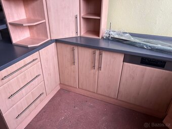 Veliká kuchyň se všemi spotřebiči - 9