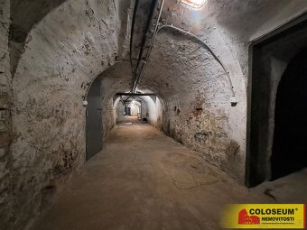 Adamov, pronájem skladu, 162 m2, nákladní výtah, sklep – kom - 9