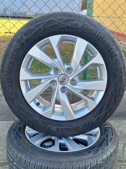 225/60/17 Originál Alu kola Hyundai Tuson - 9