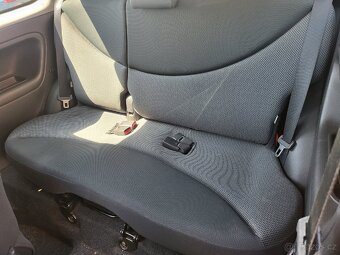 Toyota Yaris 1.3i,64kw,rok výroby 2004. - 9