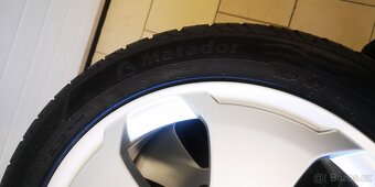 ORIGINAL ALU KOLA 5X112 R17 s Pěknými pneu 225/45/R17 - 9