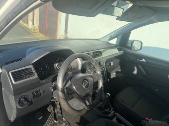 VW Caddy 2.0 TDI Naprosto v pořádku 5 mist - 9