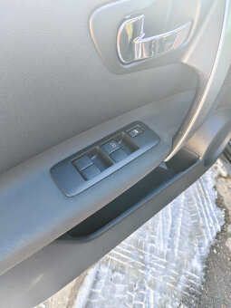 Nissan Qashqai 1.6i, r.v 2011, pouze 45083 tkm - 9