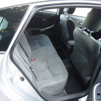 Toyota Prius 1,8i 73kw HYBRID, PLNÝ SERVIS TOYOTA, 121tkm - 9