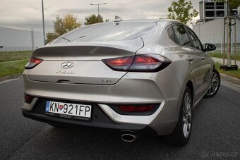 Hyundai i30 Fastback 1.4 T-GDi / SVK / 1.M / AJ NA SPLÁTKY / - 9