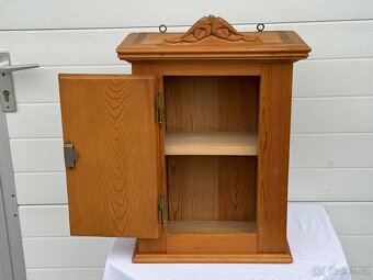 Velká dřevěná zdobená lékárnička masivní dřevo - 9