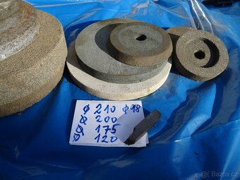 Dvoukotoučová bruska na kov , stáří ca 60 let. - 9