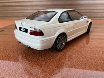 BMW M3 e46 AUTOart 1:18 - 9