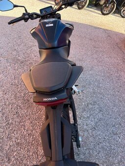 Honda CB 125 R Neo Sports Café (2023) Nová, 6200km - 9