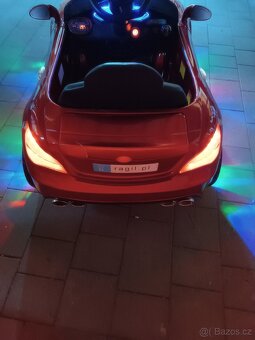 LAKOVANÉ Elektrické autíčko 2x30W, houpání - 9