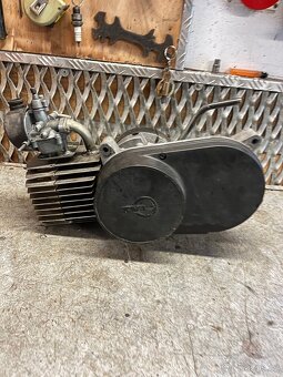 Motor babetta 225 + štítek + díly - 9