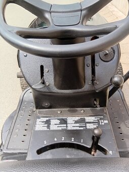 Prodám zahradní traktor Partner 15hp - 9