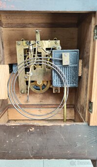 starožitné veliké vyřezávané a zdobené krbové hodiny - 9