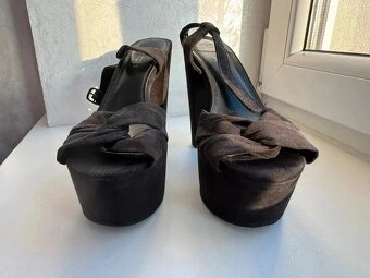 Černé sandály na platformě - 9
