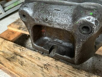 Strojní svěrák 250 - 9