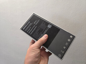 Prodám Infinix Zero 40 5G (12 + 512 GB) ve fialové - 9