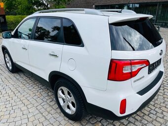 Kia Sorento 2.2CRDi 4x4 MANUÁL LED VÝHŘEV KAMERA SENZORY - 9