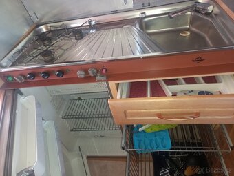 Prodám karavan hobby 495 UL . EL POJEZD, ODDĚLENÉ POSTELE - 9