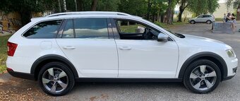 Škoda Octavia Combi SCOUT 2.0 TDI DSG 4x4 - 9