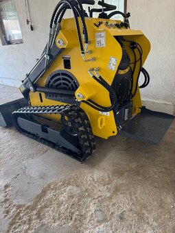 Smykový nakladač, mininakladač pásový - 9