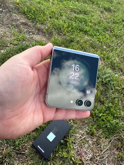 Samsung galaxy Z flip5 - 9