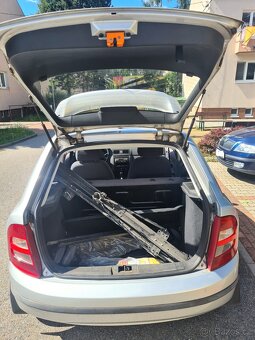 Škoda fabia 1.4 (44KW) ŠEDÁ-METAL Hatchback - 9