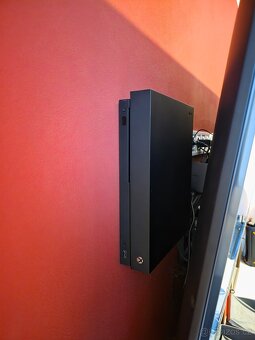 Xbox One X 1TB, 2x ovladač, 7x hra - 9