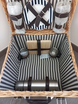 Krásný nový piknikový koš - 9