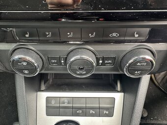 Škoda Octavia 1.6tdi DSG bohatá výbava - 9
