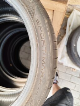 Pneu Dunlop 225/40 R18 - 9