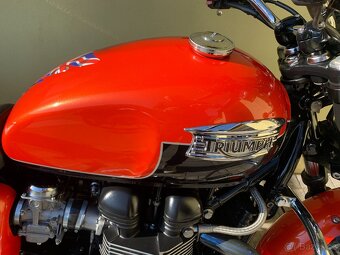 Triumph Bonneville SE - 9